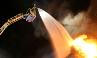 Лондон в шок от пожар в химически склад