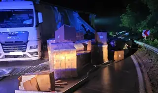 Инцидент затвори временно Прохода на Републиката: Тир изсипа товара си върху джип 