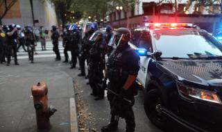 Полицията в САЩ застреля мъж, убил привърженик на Тръмп