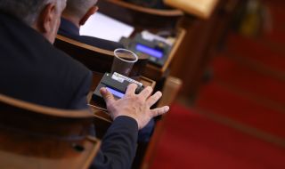 След три дни обсъждане: Депутатите все пак приеха правилника за работа на НС 