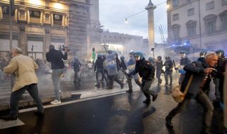 Сблъсъци на протестите срещу здравния паспорт в Италия