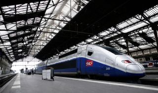 Във френски влак арестуваха мъж, заплашил да се взриви