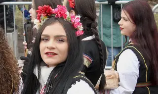 Най-добрите групи на Сурва 2026 ще дефилират днес (СНИМКИ)