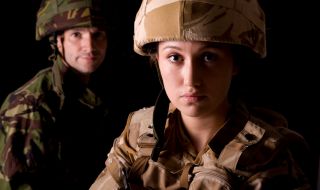 Оргии и женомразство в британската армия