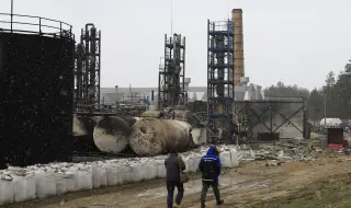 Украйна удари рафинерии и военни съоръжения в Русия с дронове