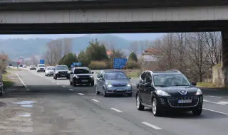Катастрофа между три коли затвори стария тунел "Железница" край Симитли