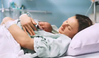 20-годишна роди 17 часа, след като разбра, че е бременна (ВИДЕО)