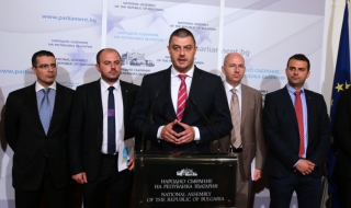 Бареков: ДПС и ГЕРБ се канят да ограбят българския народ