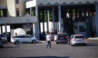 Временно преустановяват бързите тестове за водачи на тирове на ГКПП "Промахон"