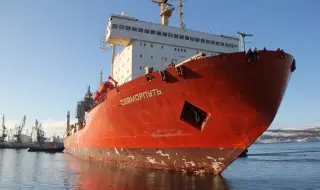 Избухна пожар на борда на единствения руски ядрен ледоразбивач