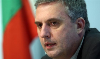 Калфин: На ГЕРБ им трябва президент да подава лентичките на Борисов