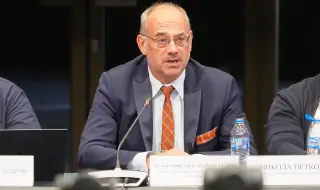 Атанас Семов: Политическата класа мълча твърде дълго за еврото