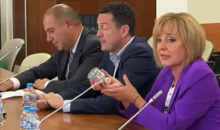 Мая Манолова подари водомер на шефа на "Софийска вода"