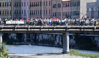 Италия плака за жертвите в Генуа (СНИМКИ)