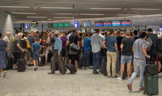 Деветима българи блокирани втори ден на летището във Франкфурт