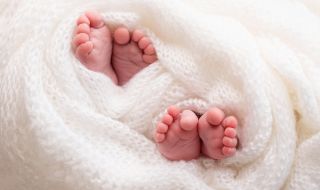 Пробив в медицината: Близнаци се родиха от ембрион замразен преди 30 години