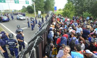 Унгария подсилва границите си