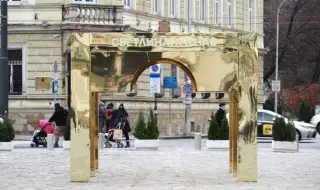 "Златната арка" пред патриаршеската катедрала ще бъде премахната