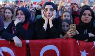 Все повече турци бягат от родината си