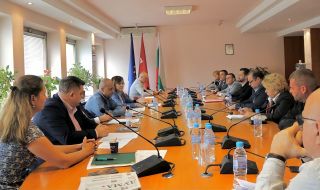 Нинова: Предлагаме 4 конкретни мерки за намаляване цените за домакинствата