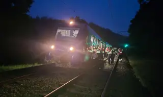 A train with about 200 passengers derailed in the German province of Saarland 