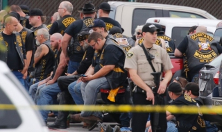9 трупа след стрелба между рокери в Тексас
