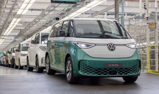 Volkswagen започна да произвежда електрическия си бус