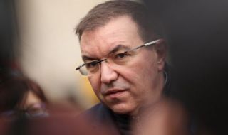 Проф. Ангелов откликнал след сигнали за неуспешни ваксинации в Девня и Кюстендил