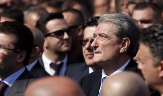 Сали Бериша опитва да оглави опозицията в Албания