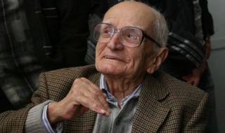 Министър Стоянович поздрави Валери Петров за европейската награда