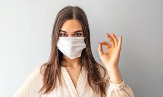 Показаха хитър трик за по-удобно и лесно носене на маска (ВИДЕО)