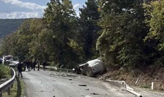 Three people died in a serious accident involving a truck and a car near Aytos