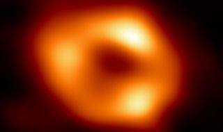 Засякоха активност от свърхмасивната черна дупка в центъра на галактиката ни