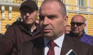Караджов: Парите за ремонт на пътищата са заложник на избора за шеф на БНБ