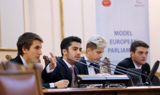 Млади европейци в парламентарна България