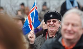 Празнично събитие с фойерверки в Исландия