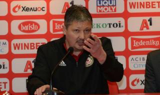 Пенев: Обкръжени сме от едни и същи съдии