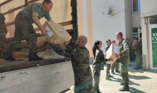 Курсанти от висши военни училища се включиха в помощ на пострадалите в Карловско