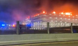 Пожар затвори летище Лутън в Лондон ВИДЕО