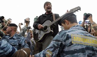 "Родината не е задникът на президента": глобиха руския певец Юрий Шевчук