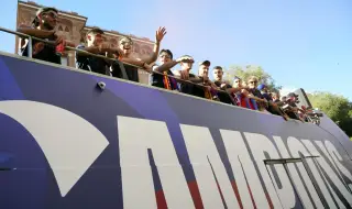 Барселона отпразнува титлата с шампионски парад (ВИДЕО)