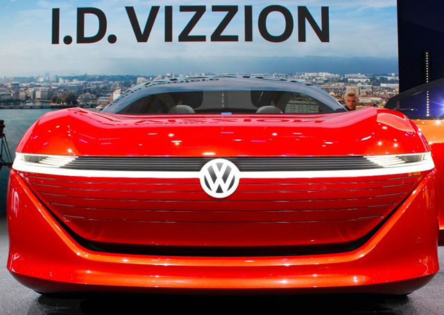 VW избухна в Женева с уникален седан