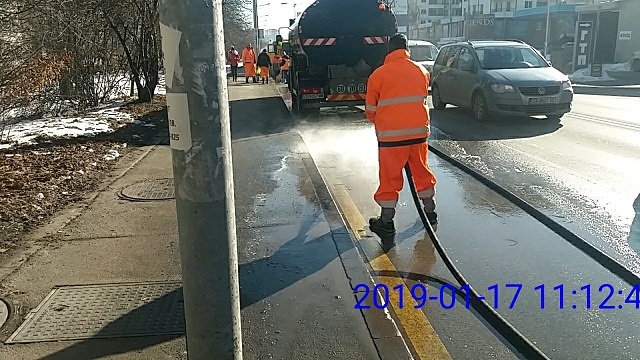Мият улиците в София