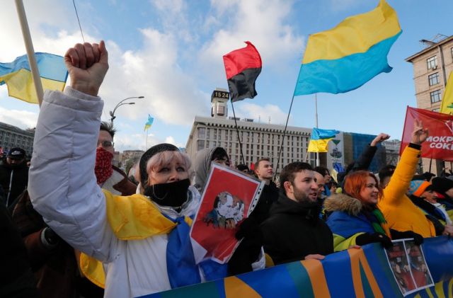 Голям митинг в Киев срещу опасенията от руско нашествие (СНИМКИ)