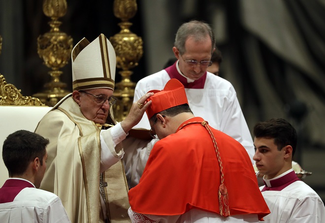 Папа Франциск обяви имената на 17 нови кардинали (снимки)
