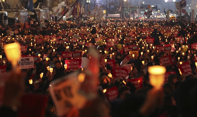 Половин милион протестираха срещу президента на Южна Корея (снимки)