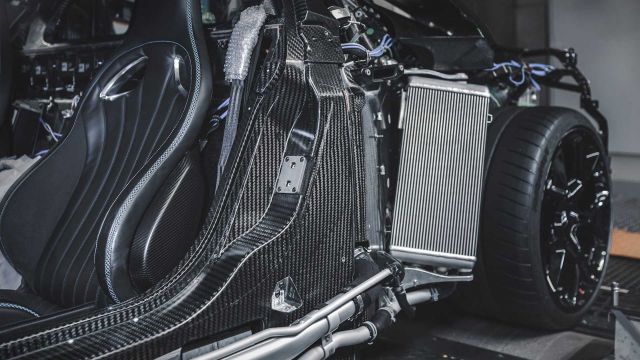  Изкуство на колела: какво се крие под панелите на Bugatti Centodieci? 