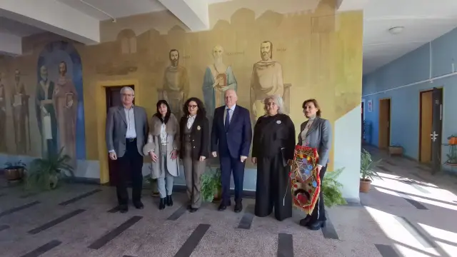 Празникът на традициите - „Баба Марта“ събра ученици и техните преподаватели от България и турция