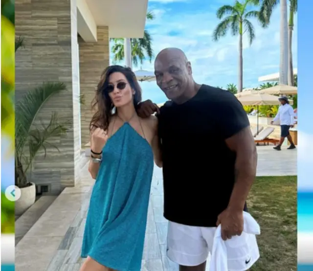 Дъщерята на Фатик, Александра Тюркмен, се снима в прегръдките на Майк Тайсън