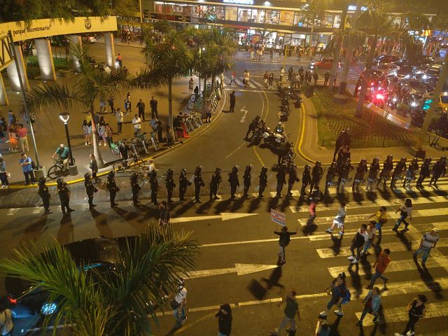 Специално за ФАКТИ от Перу: Напрежението остава, бдения в Лима, блокирани пътища и извънредно положение на много места 
